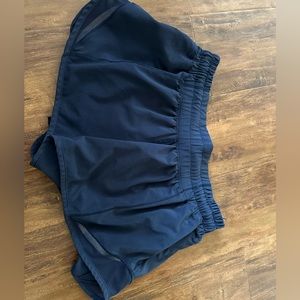 lululemon hotty hot low-rise 2.5 inch shorts in true navy